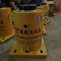 液壓滑升模板由什么組成？